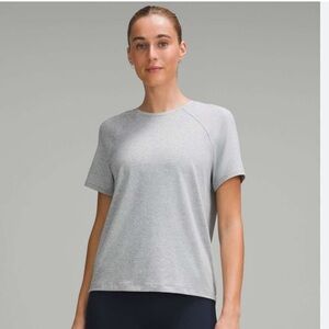 EUC lululemon License to Train Classic-Fit T-Shirt, sz 12, heathered rhino grey